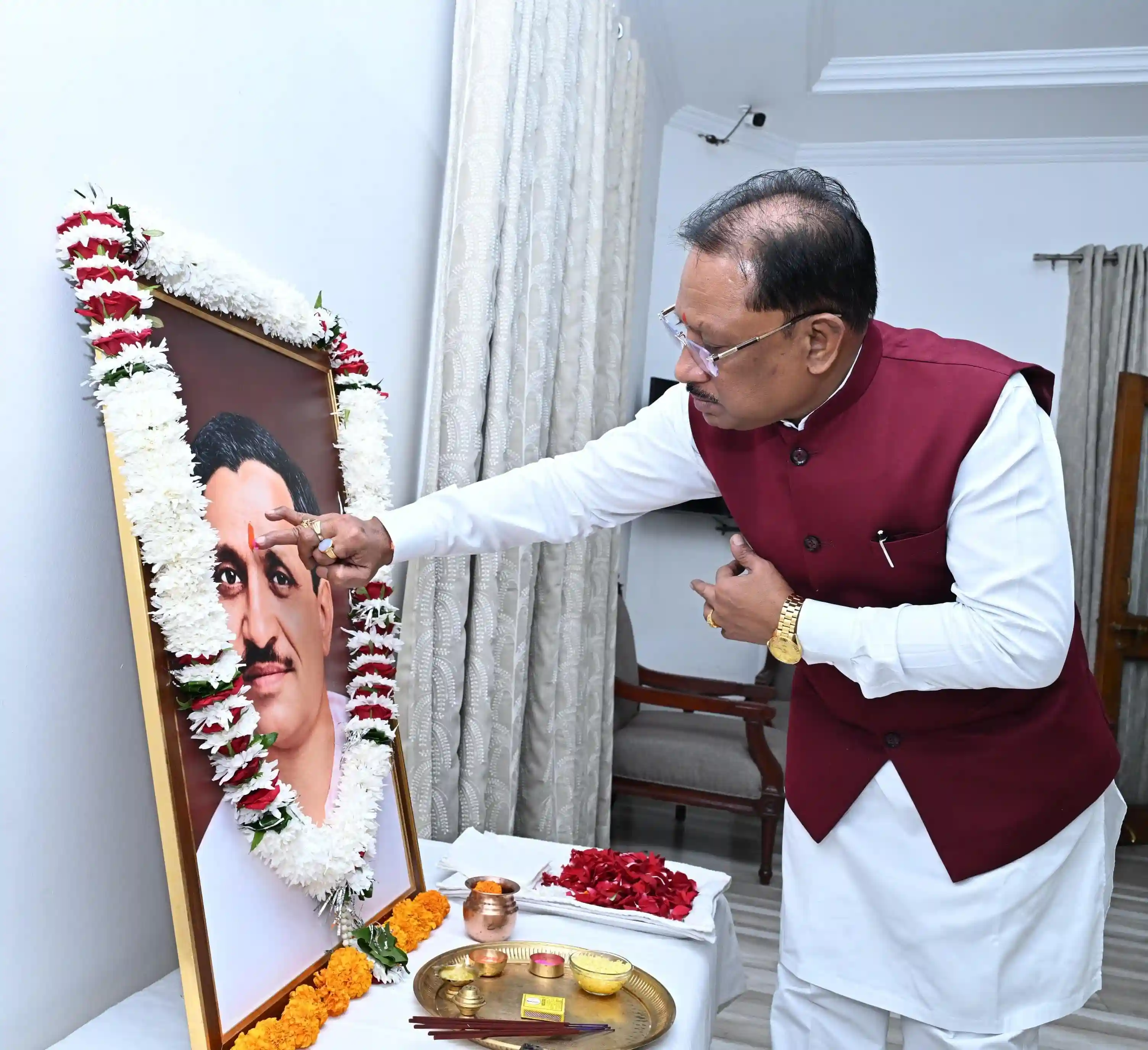 मुख्यमंत्री श्री विष्णुदेव साय ने पंडित दीनदयाल उपाध्याय की जयंती पर उन्हें किया नमन