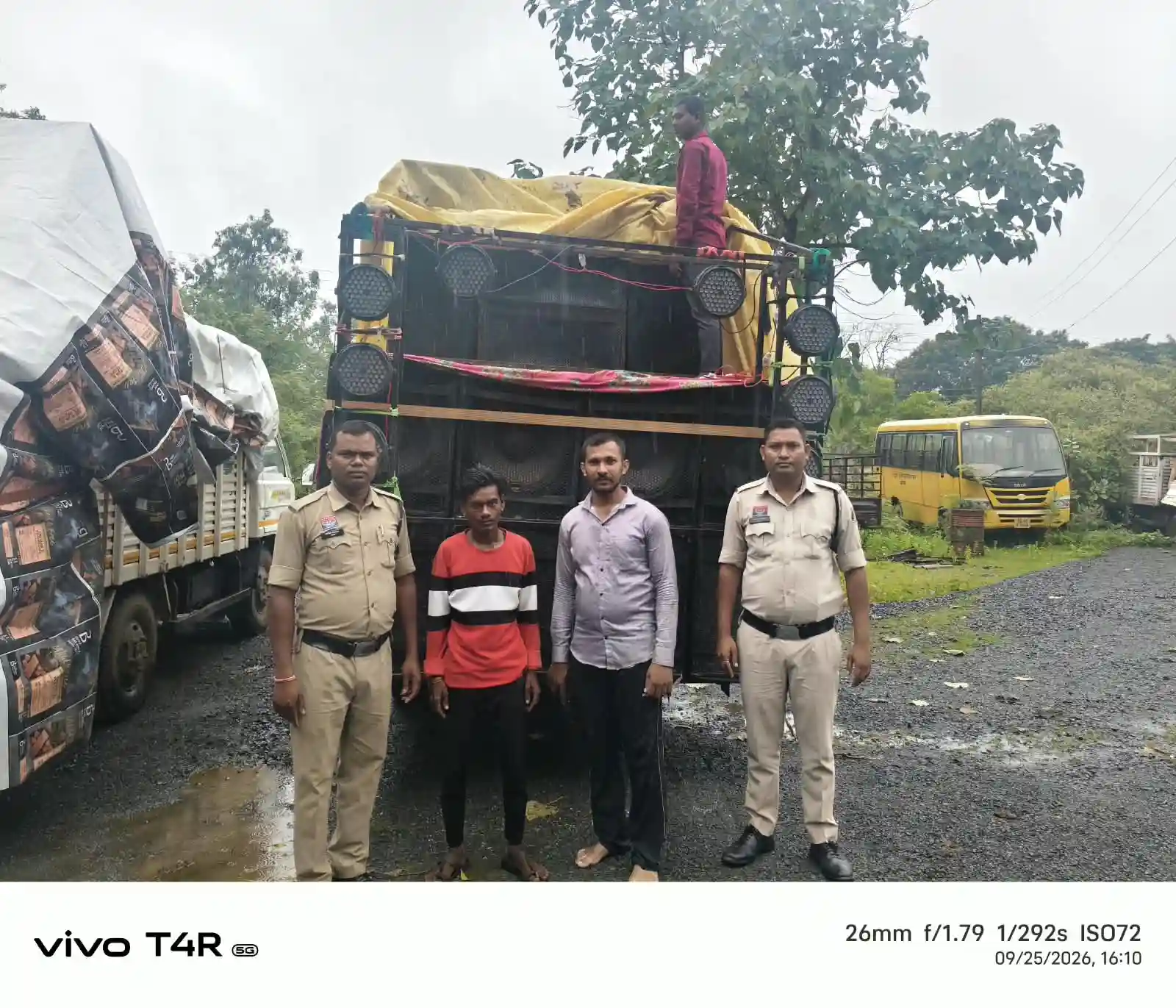 डीजे लगाने के लिए पिकअप में लगाए थे अतिरिक्त लोहे के एंगल, बिल्हा पुलिस ने 2 वाहन किए जब्त