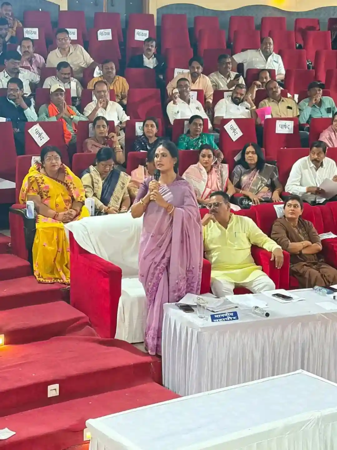 सामान्य सभा में जमकर हंगामा, एल्डरमैन के बोलने पर भड़कीं रीता कश्यप; अधूरे कामों और खर्च पर भी घिरी निगम सरकार