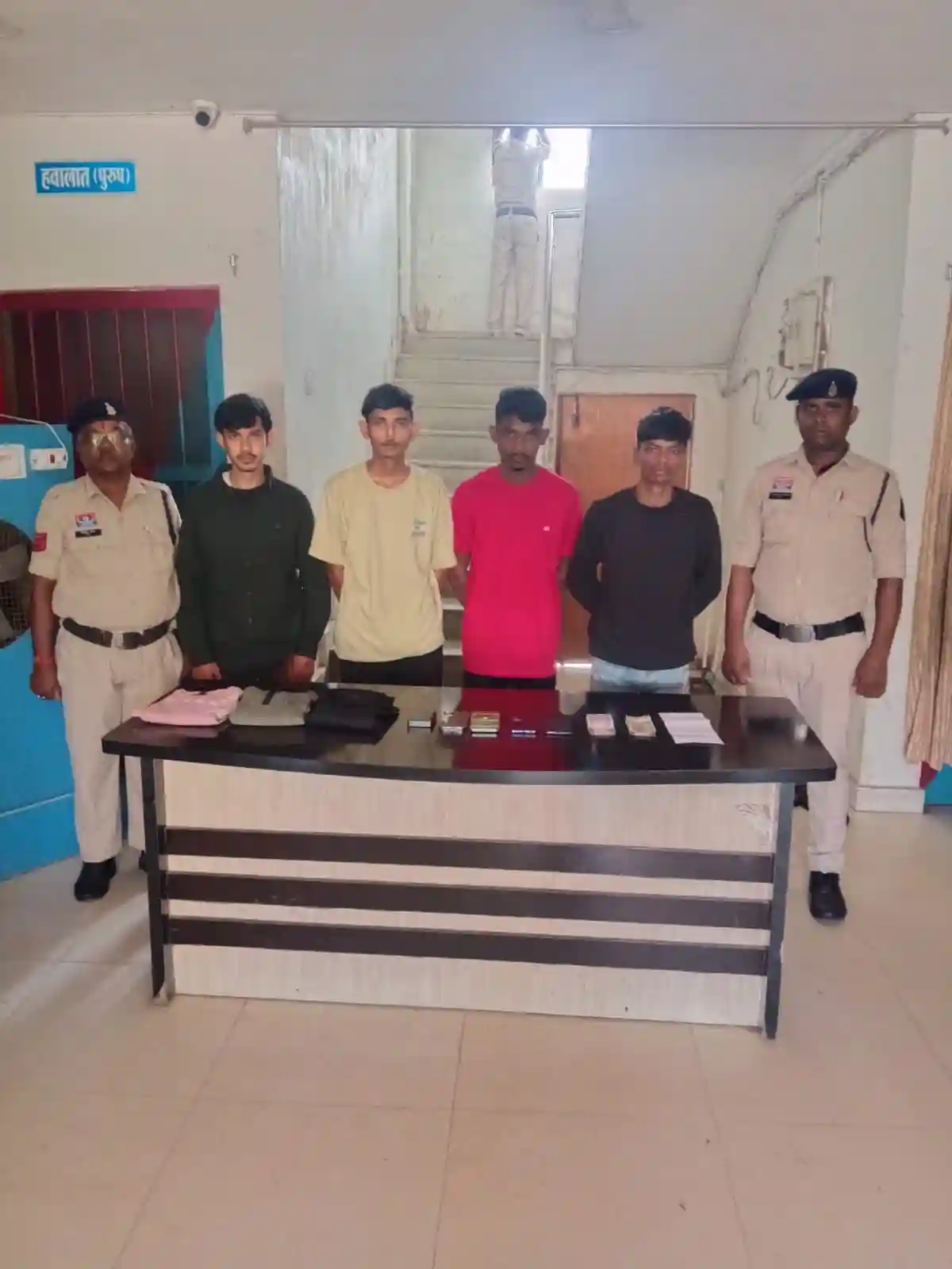 मोबाइल चोरी कर आधार से UPI रीसेट, खाते से 2.84 लाख निकाले; 4 आरोपी गिरफ्तार