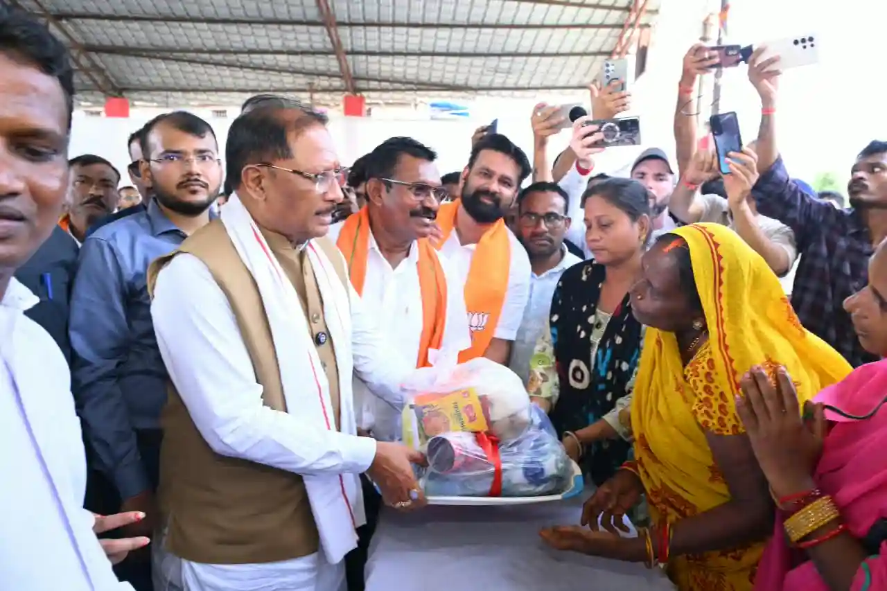 बाढ़ प्रभावित परिवारों के साथ पूरी संवेदनशीलता से खड़ी है सरकार : मुख्यमंत्री श्री विष्णु देव साय