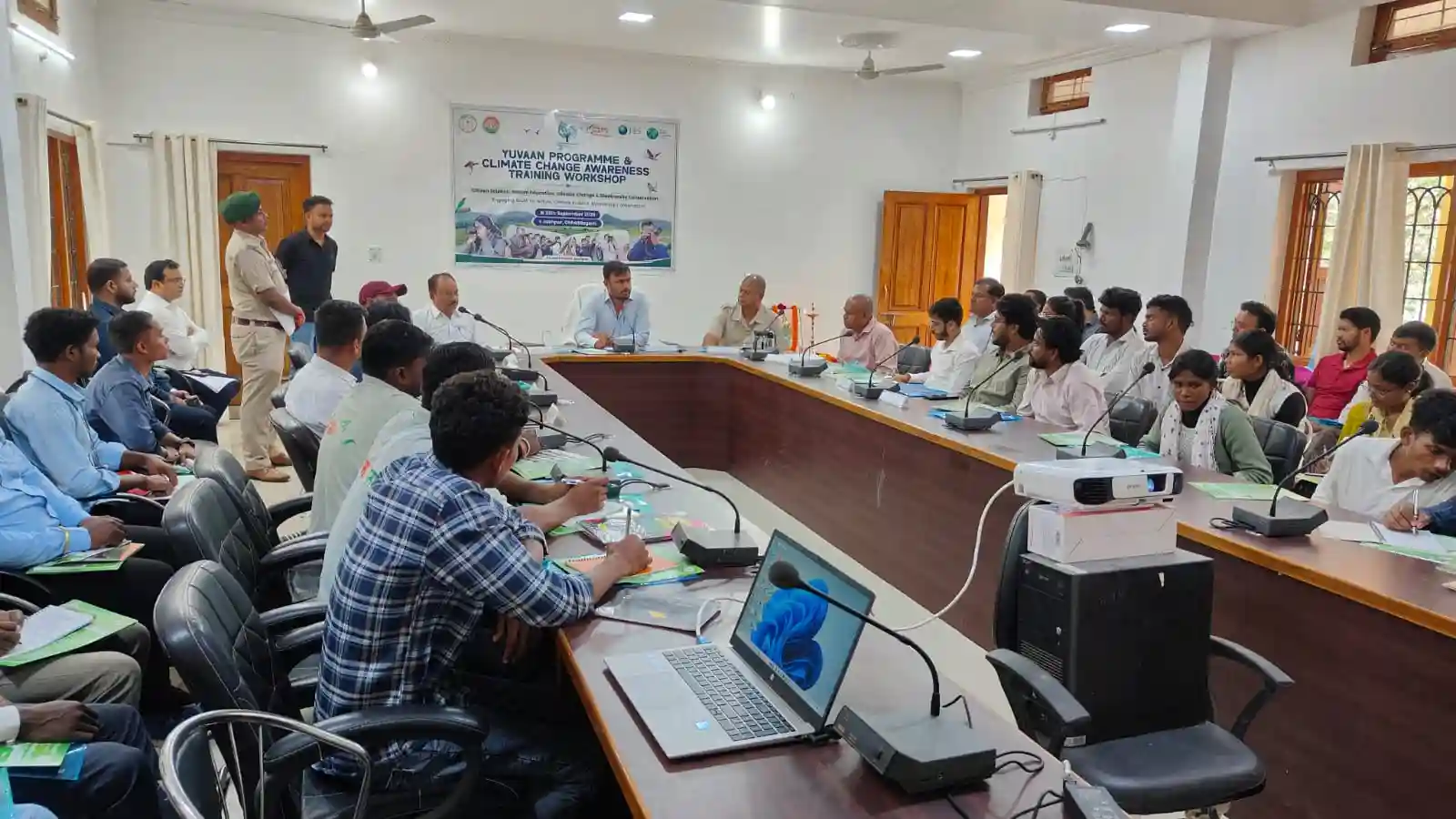 छत्तीसगढ़ में तेन्दूपत्ता संग्राहक परिवारों के लिए बड़ी राहत: राजमोहिनी देवी योजना के तहत 169 परिवारों को ₹2.42 करोड़ जारी