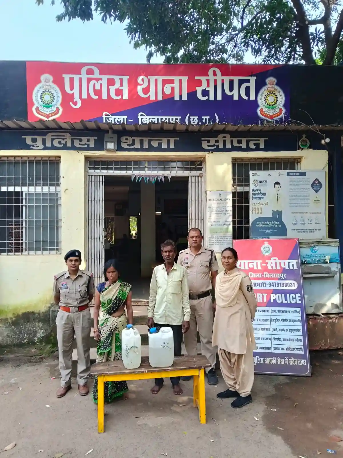 फरहदा में पुलिस की रेड, 12 लीटर महुआ शराब के साथ 2 गिरफ्तार