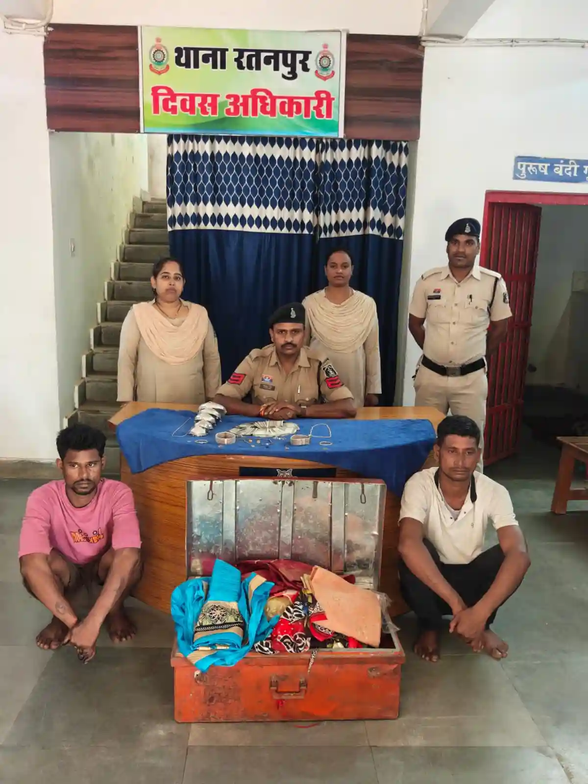 रतनपुर में 2 घरों और आश्रम में चोरी, दो आरोपी गिरफ्तार, सोने-चांदी के जेवर, कपड़े और नकदी समेत ₹2.14 लाख का सामान बरामद