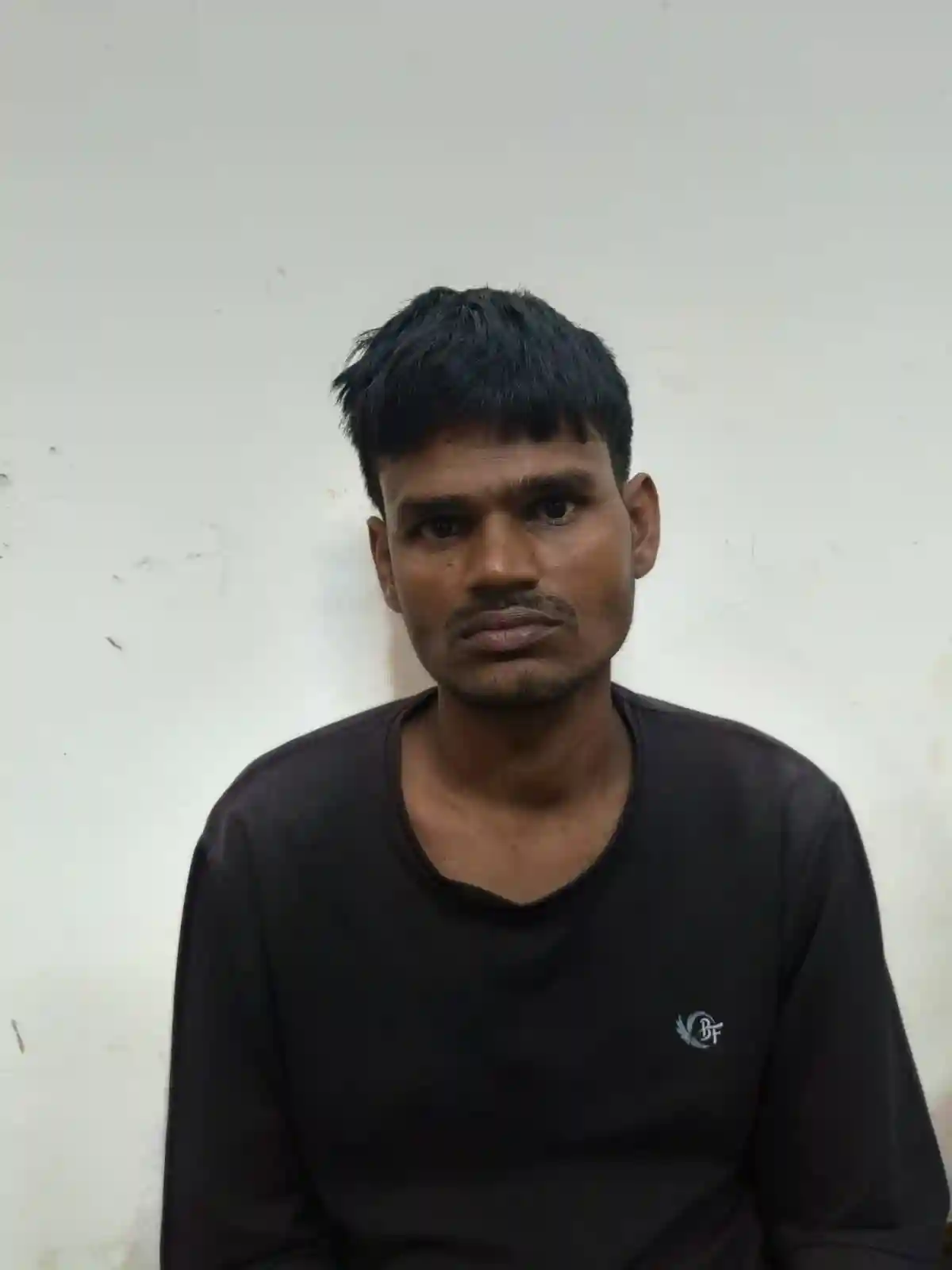 गांव छोड़ने का झांसा देकर जंगल में ले गया, 5 हजार रुपये लूटे
