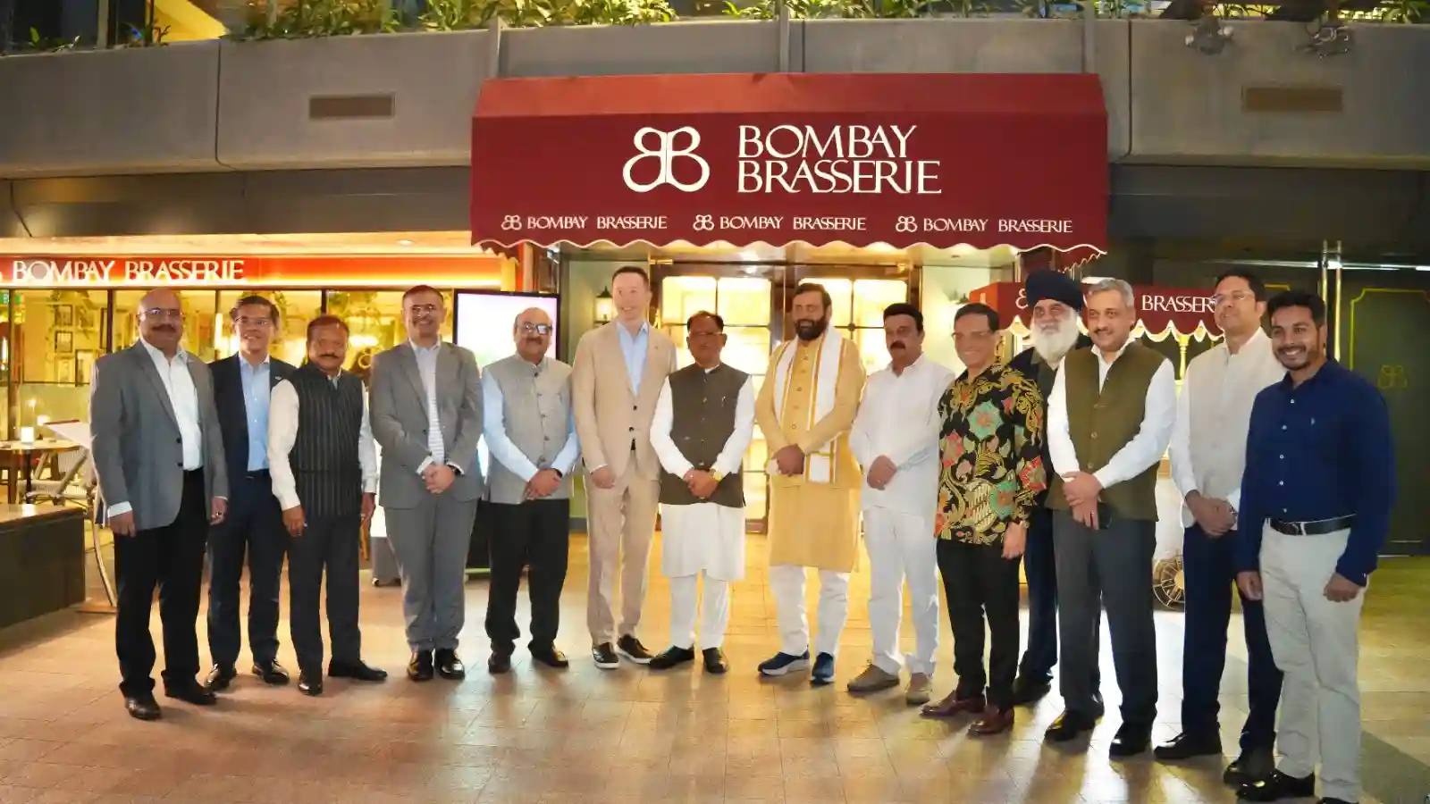 सिंगापुर प्रवास का पहला दिन, मुख्यमंत्री श्री विष्णु देव साय की गार्डन्स बाय द बे के साथ महत्वपूर्ण चर्चा, सिंगापुर बिजनेस फेडरेशन के लीडरशिप डिनर में हुए शामिल