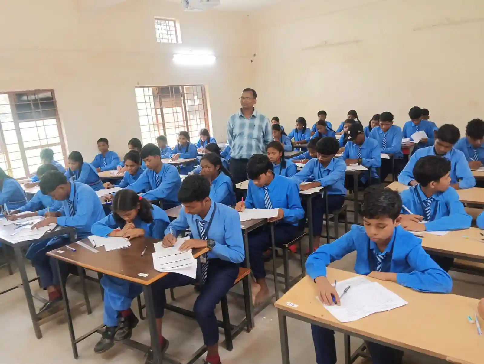 अबूझमाड़ में बदलाव की नई इबारत: जहां 15 साल रहा सुरक्षा कैंप, अब वहीं संवर रहा आदिवासी बच्चों का भविष्य