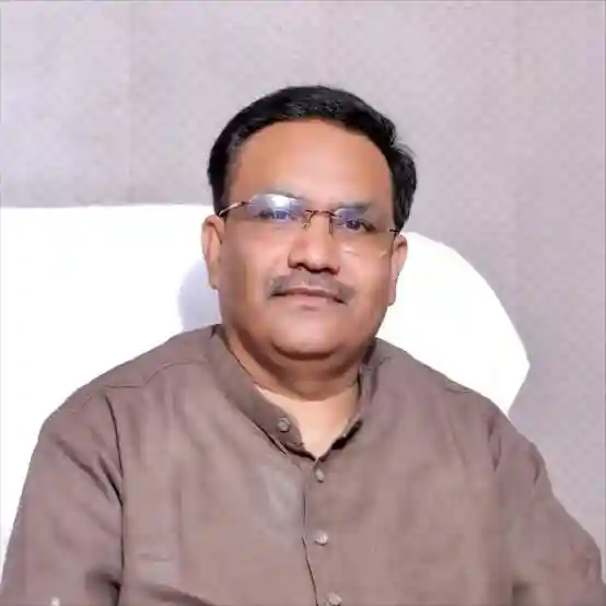 छत्तीसगढ़ वक्फ बोर्ड के अध्यक्ष डॉ सलीम राज ने कहा कि अगर मुस्लिम युवक गरबा में शामिल होना चाहते हैं तो वे मूर्ति पूजा करें, तिलक लगाए और कलावा बांधे क्योंकि गरबा में मुस्लिम समाज की आस्था नहीं है