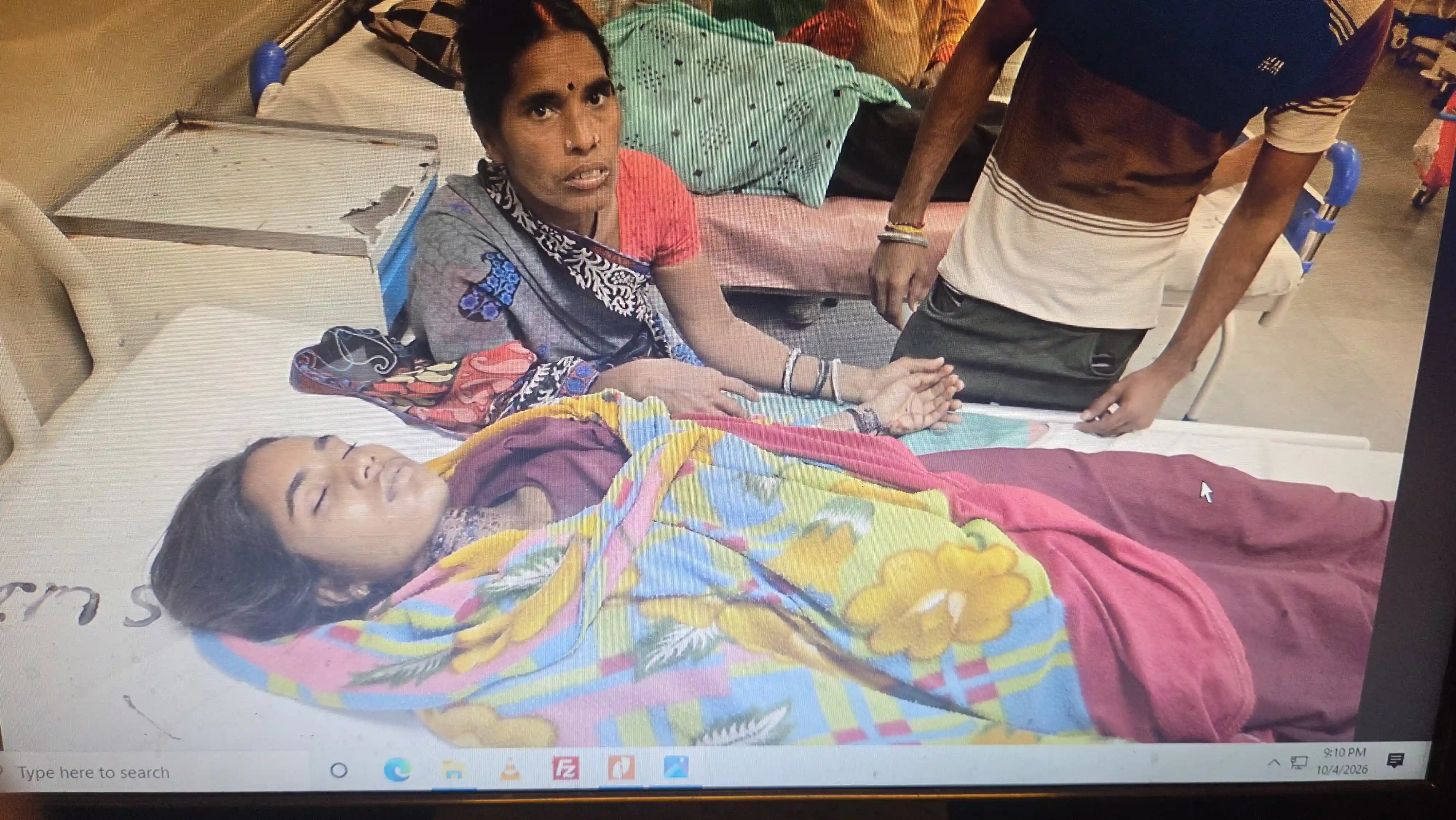 बिलासपुर में 17 साल की किशोरी ने अपना ही कलाई और गला काटा