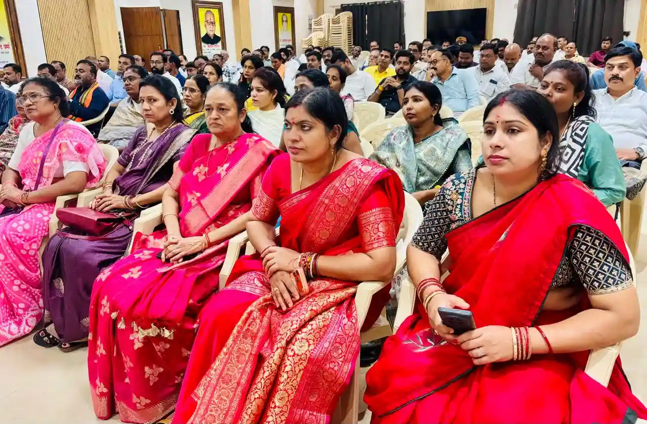 जिला कार्य समिति की बैठक में शामिल हुए विधायक अमर अग्रवाल