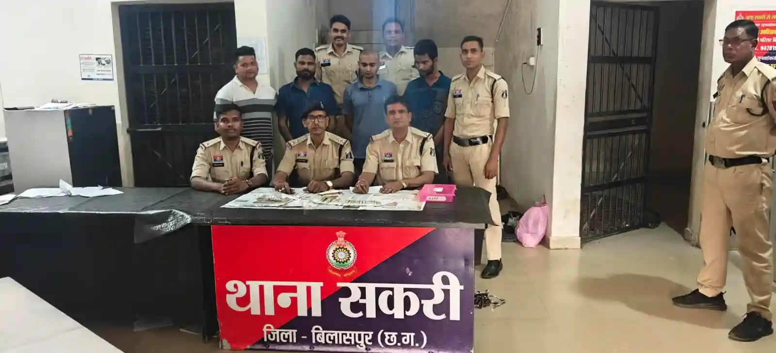 अलमारी का ताला तोड़कर 6 लाख के जेवर और नकदी चोरी, 3 गिरफ्तार