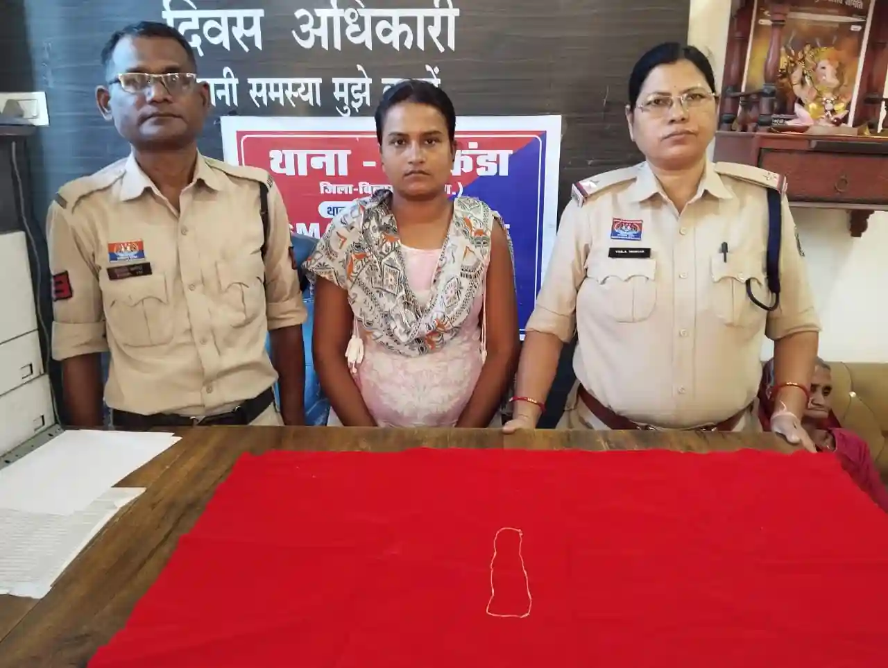 सूने मकान से सोने की चेन चोरी, पड़ोसन महिला गिरफ्तार
