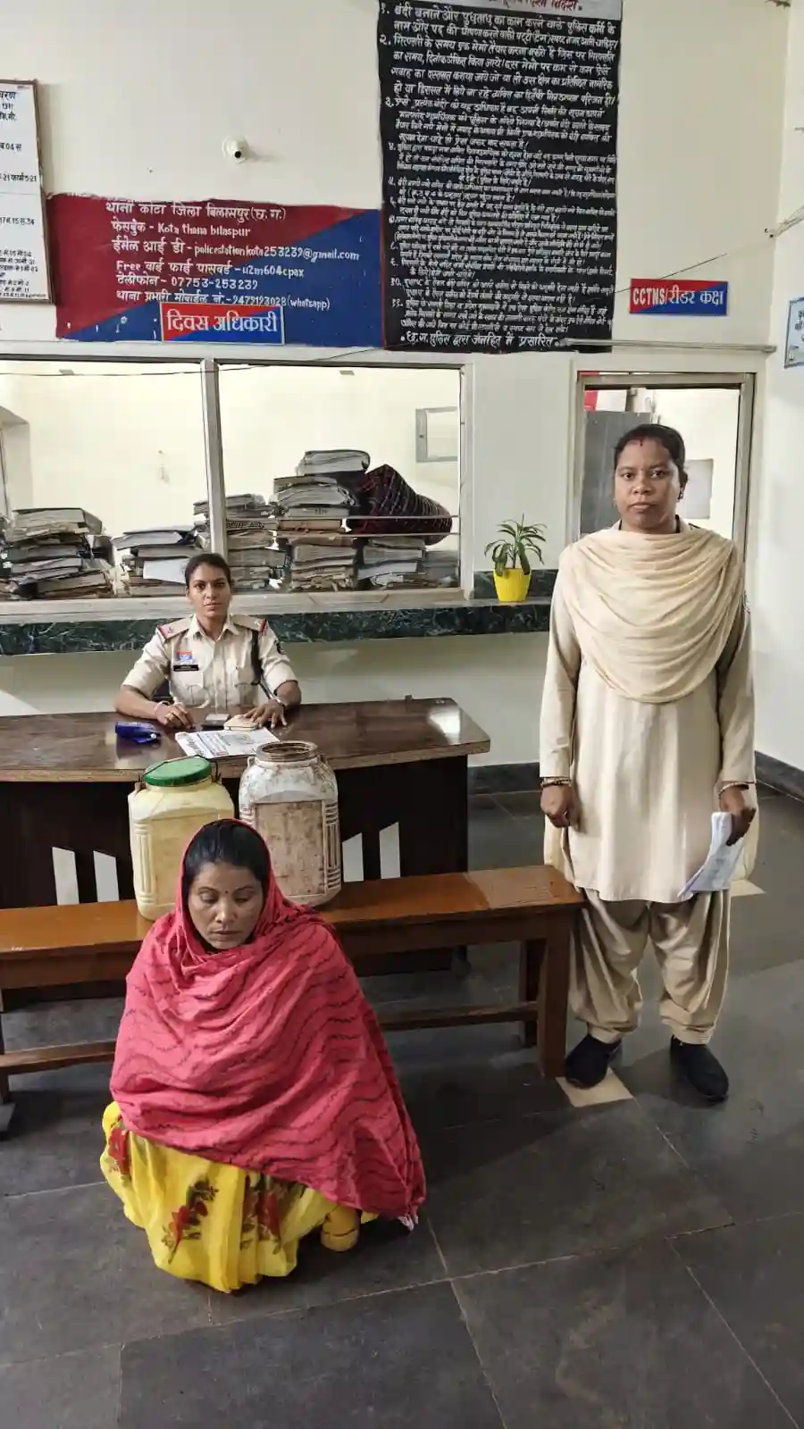 19 लीटर कच्ची महुआ शराब के साथ महिला गिरफ्तार