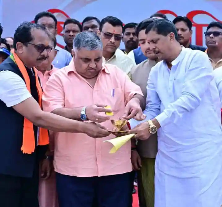 विकसित भारत के संकल्प से जगमगाया जशपुर, छत्तीसगढ़ कैबिनेट मंत्री राजेश अग्रवाल के नेतृत्व में निकली ‘सेवा ज्योति यात्रा’
