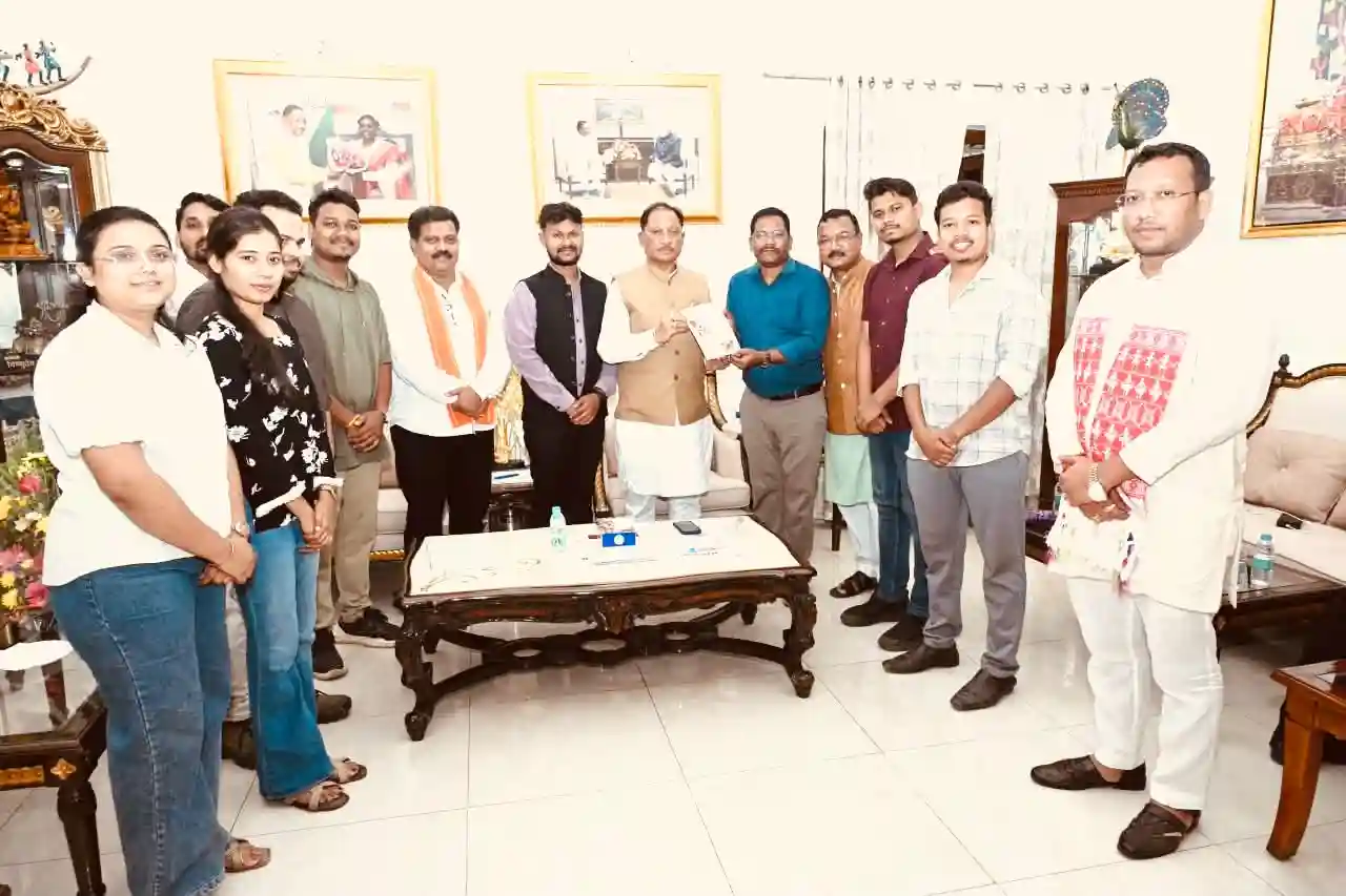 करम परब महोत्सव में शामिल होंगे मुख्यमंत्री विष्णु देव साय, कंवर समाज के प्रतिनिधिमंडल ने मुख्यमंत्री से की सौजन्य मुलाकात, सौंपा आमंत्रण पत्र