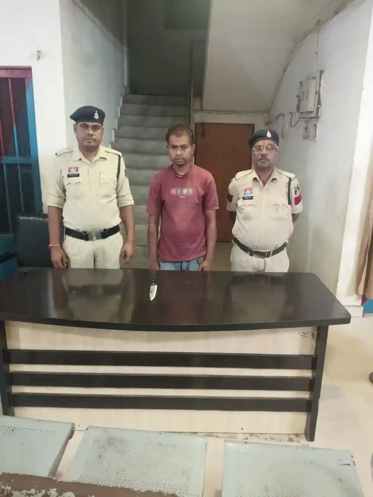 सरवानी में चाकू लहराकर लोगों को डरा रहा युवक गिरफ्तार