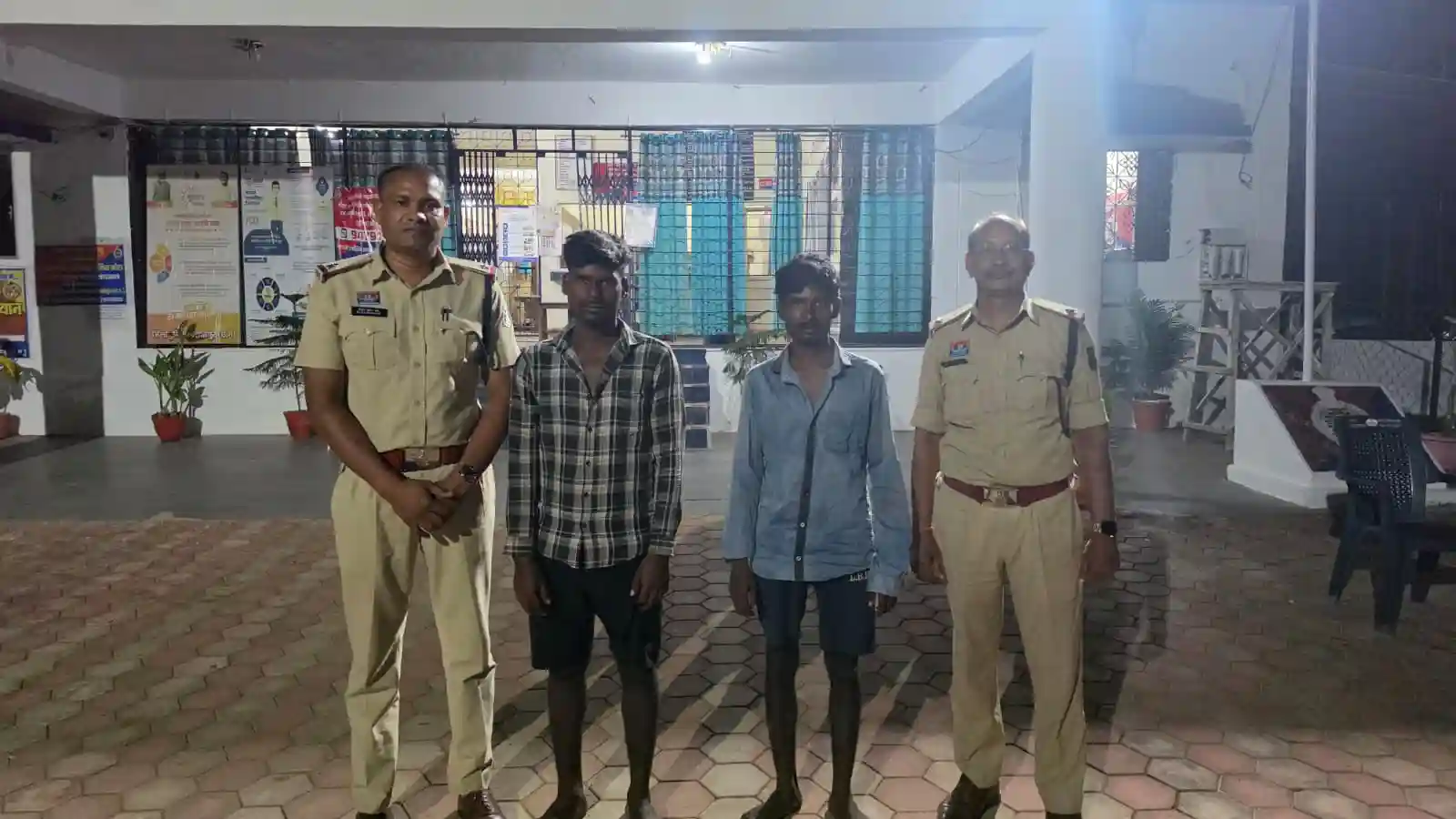 क्रेशर मिल में चोरी के दो फरार आरोपी गिरफ्तार