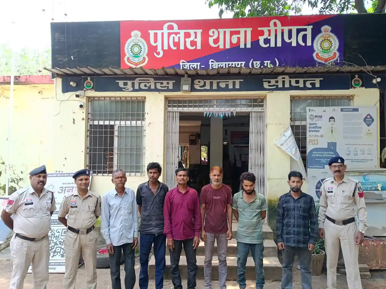 मोबाइल टावर से 7 बैटरियां चोरी, खरीदने वाले समेत 6 आरोपी गिरफ्तार