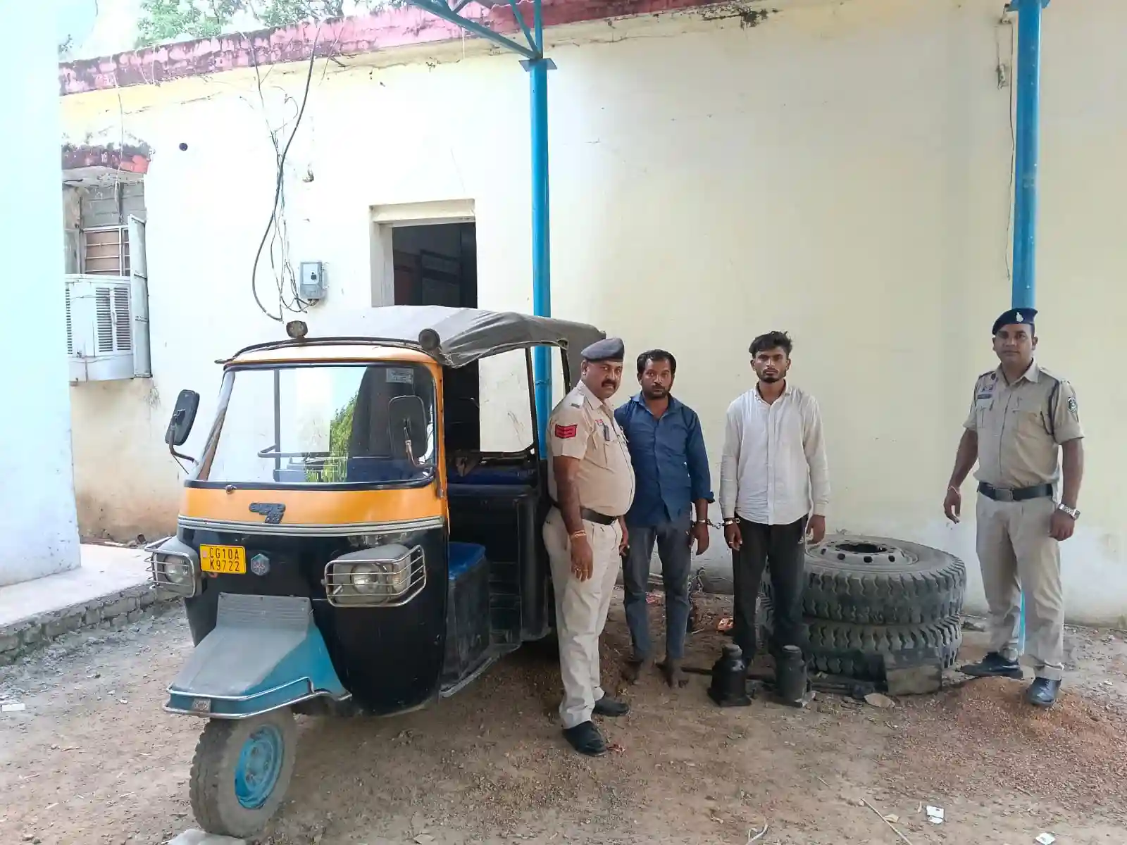 ट्रेलर से 2 टायर चोरी मामले में 24 घंटे के भीतर 2 आरोपी गिरफ्तार