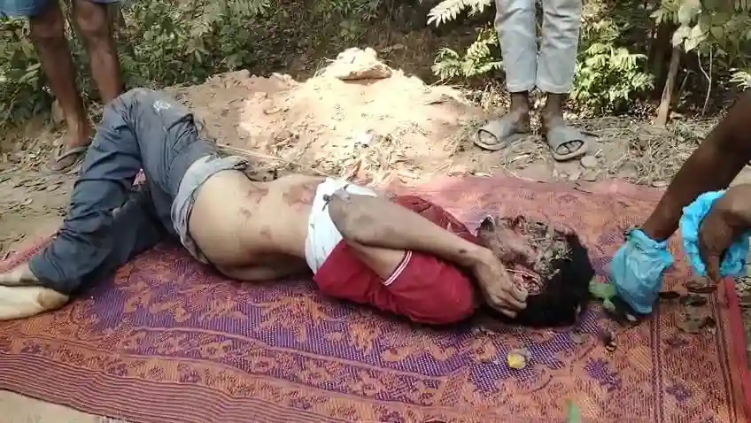 सूरजपुर में मां-बेटे की संदिग्ध मौत से सनसनी, घर के बाथरूम में मिली शिक्षिका की लाश, जंगल में मिट्टी में दबा मिला बेटे का शव,,,,,,