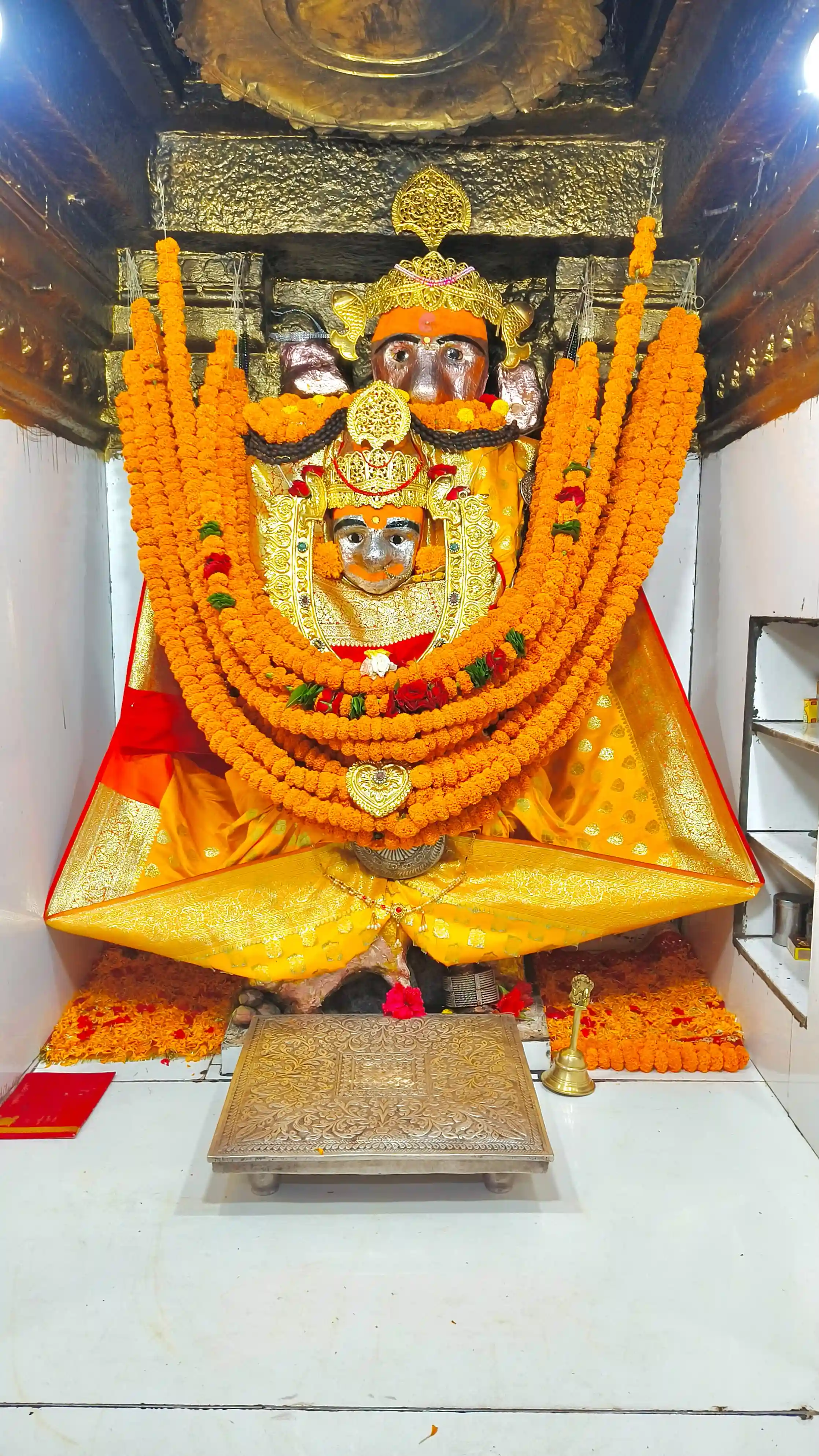 महामाया मंदिर में गोंड़ी परंपरा से पूजा और ट्रस्ट में हिस्सेदारी की मांग