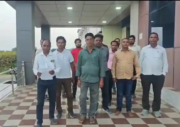 शिक्षिका रजनी बरेठ और पुत्र सुजल की मौत का मामला: निष्पक्ष जांच की मांग, शिक्षक संघ ने एसपी को सौंपा ज्ञापन,,,