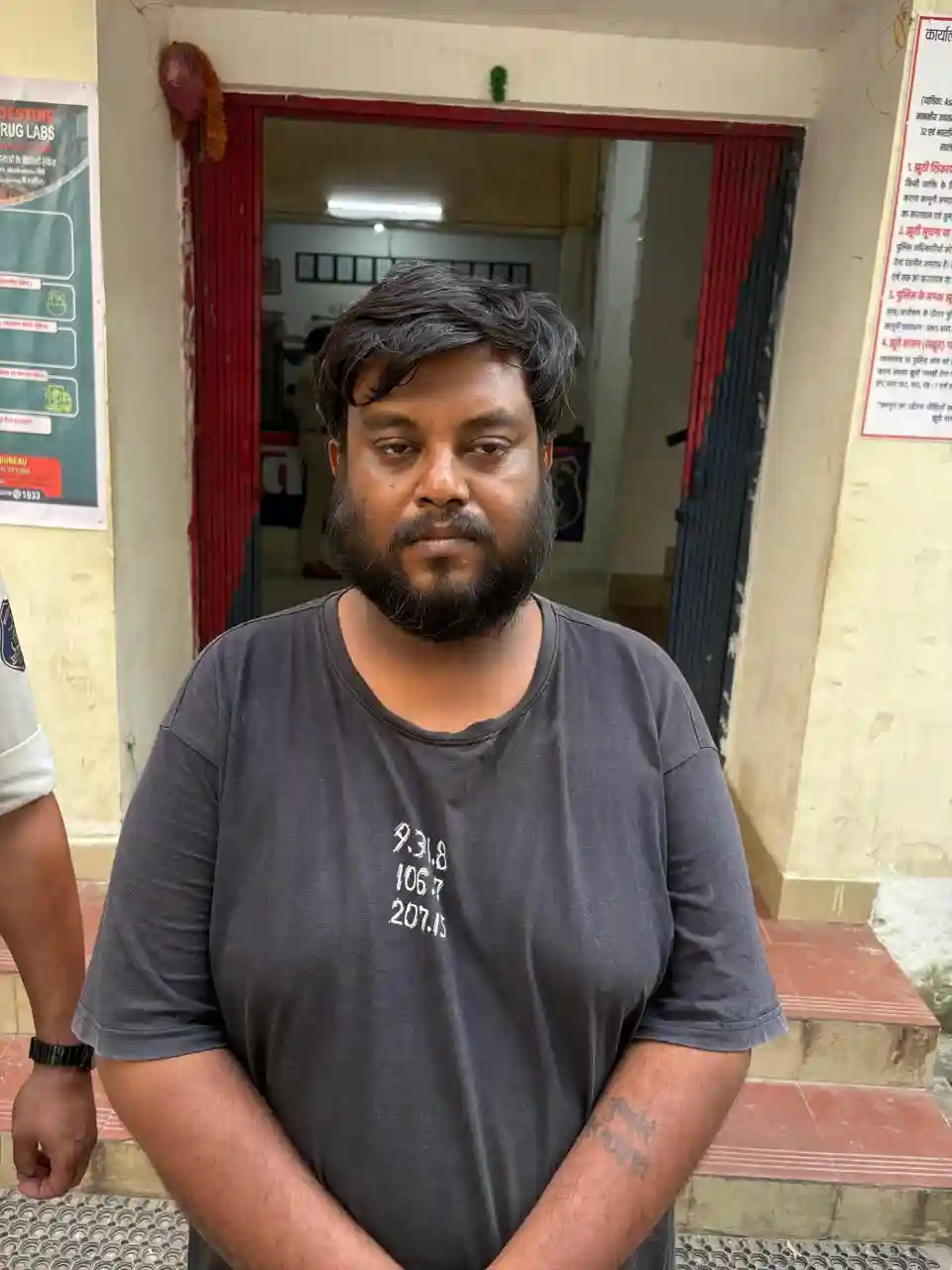 म्यूल बैंक खाते से साइबर ठगी, तारबाहर पुलिस ने आरोपी को किया गिरफ्तार एक्सिस बैंक के संदिग्ध खाते में जमा हो रही थी ठगी की रकम, UPI और ATM से निकाले जा रहे थे पैसे