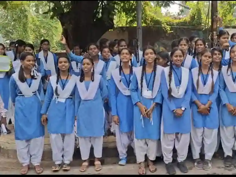 मल्हार स्कूल में मनमानी! 13 दिन में दूसरी बार छात्राओं का प्रदर्शन