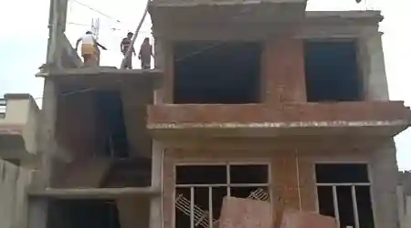 कंस्ट्रक्शन का झटका: सीमेंट, लोहा और रेत महंगी, 20 लाख का मकान अब 24 लाख में