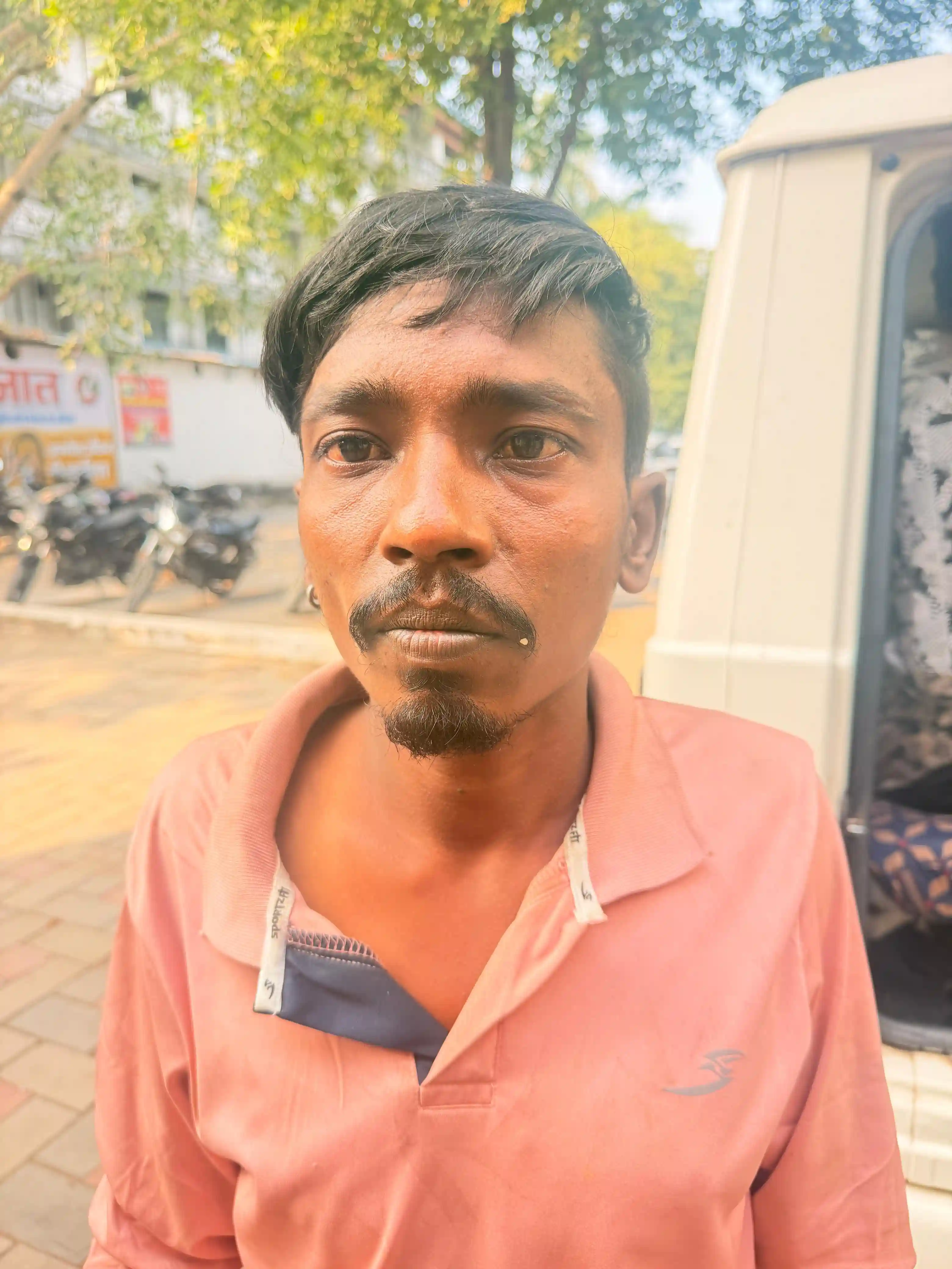 रेलवे स्टेशन के सामने शराब के लिए पैसे नहीं देने पर पेपर कटर से हमला, आरोपी गिरफ्तार