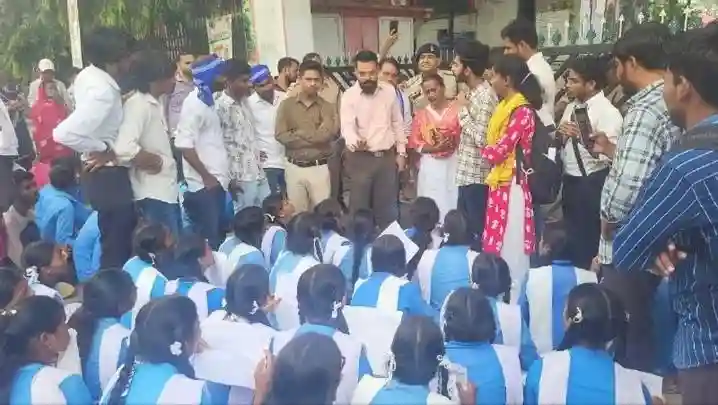 मल्हार स्कूल के प्राचार्य को हटाने पर प्राचार्य मंच ने जताया विरोध