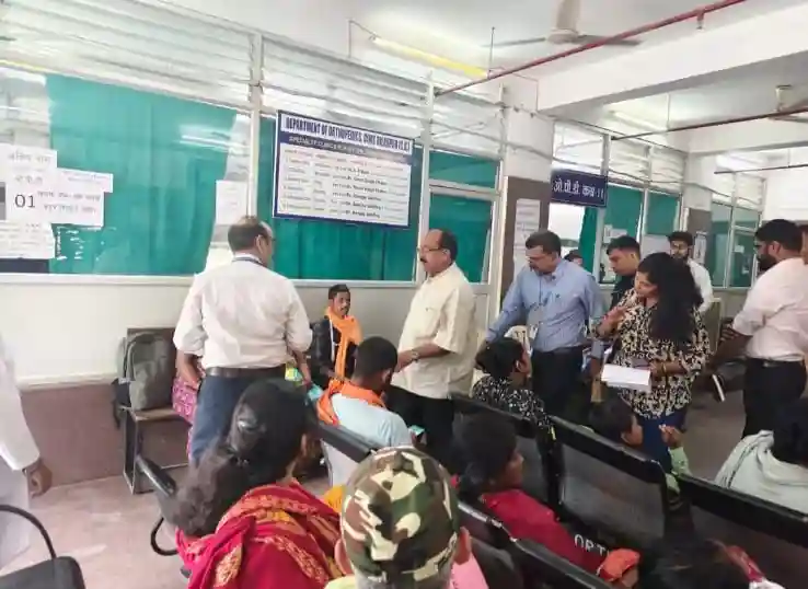 स्कूटी से गिरकर चोटिल हुए डिप्टी सीएम अरुण साव, दाहिनी एड़ी में मोच, सिम्स में जांच के बाद पैर में बांधा गया कच्चा प्लास्टर, डॉक्टरों ने एक सप्ताह आराम करने की दी सलाह; सभी निर्धारित कार्यक्रम निरस्त