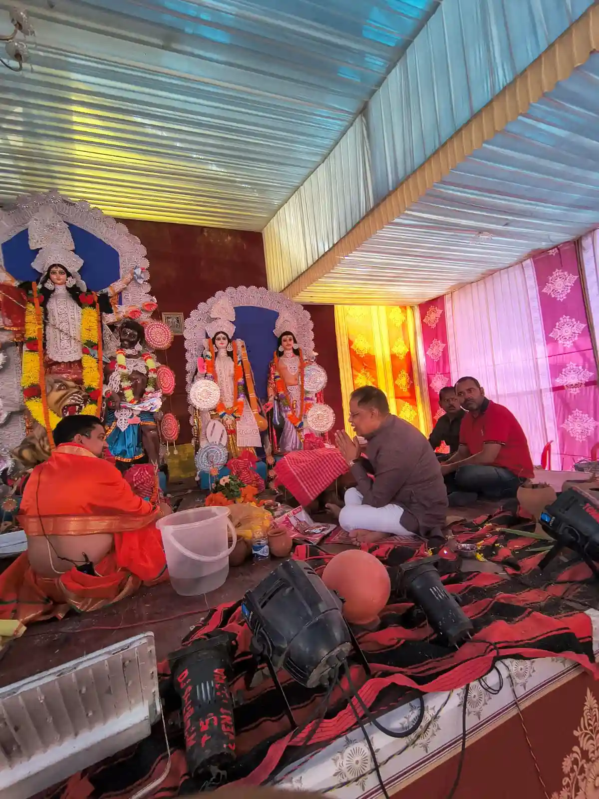धान मंडी चौक में श्री श्री विवेकानंद दुर्गा पूजा समिति का 20वां दुर्गोत्सव, विधायक अमर अग्रवाल ने की पूजा-अर्चना