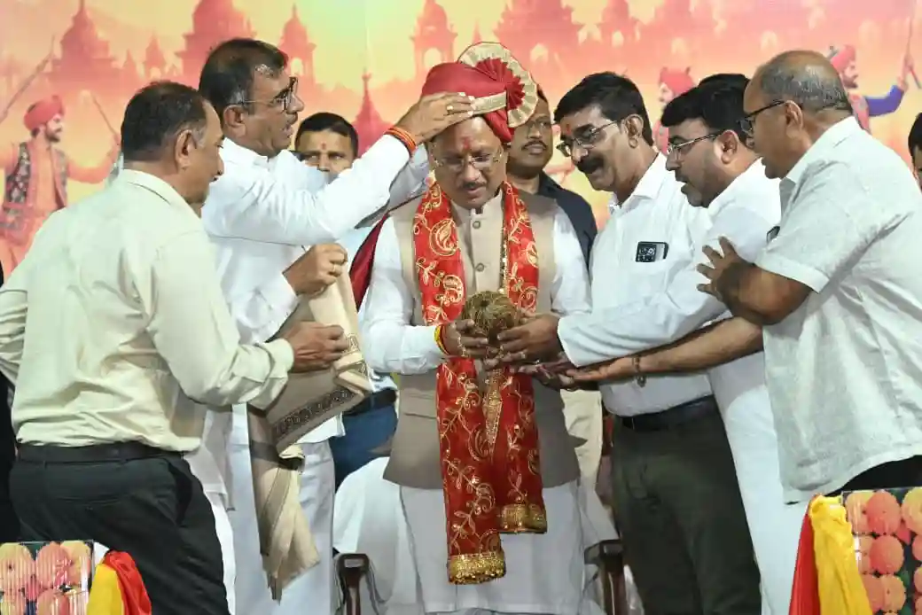 मुख्यमंत्री श्री विष्णुदेव साय राजधानी रायपुर के विभिन्न गरबा एवं नवरात्रि महोत्सवों में हुए शामिल, प्रदेशवासियों को दी नवरात्रि की शुभकामनाएं