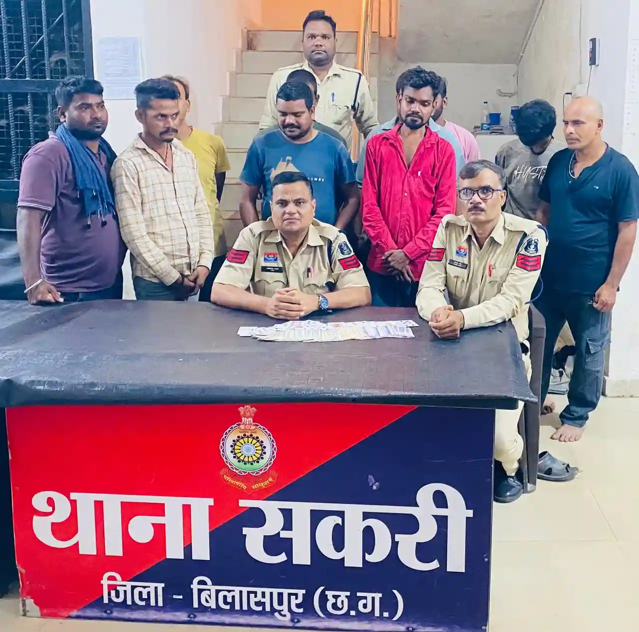 जोंकी में जुआ खेलते 10 आरोपी गिरफ्तार, 16,300 रुपये जब्त