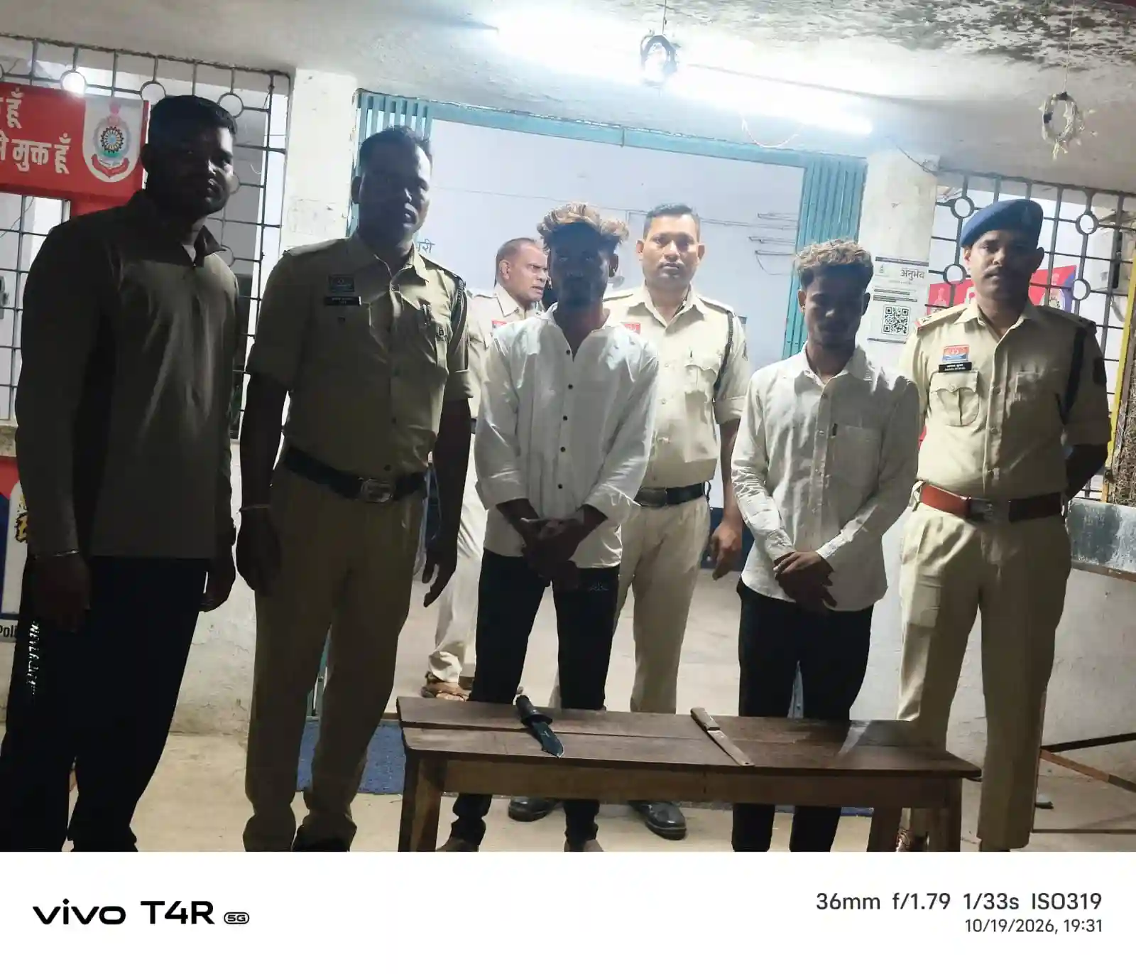 सरप्राइज चेकिंग में चाकू लेकर घूम रहे 2 युवक पकड़े, बाइक भी जब्त