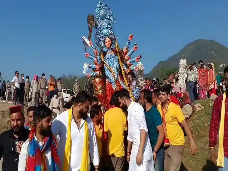 प्रतिमा विसर्जन के लिए अरपा में छोड़ा जा रहा पानी, प्रशासन ने दी सतर्क रहने की सलाह
