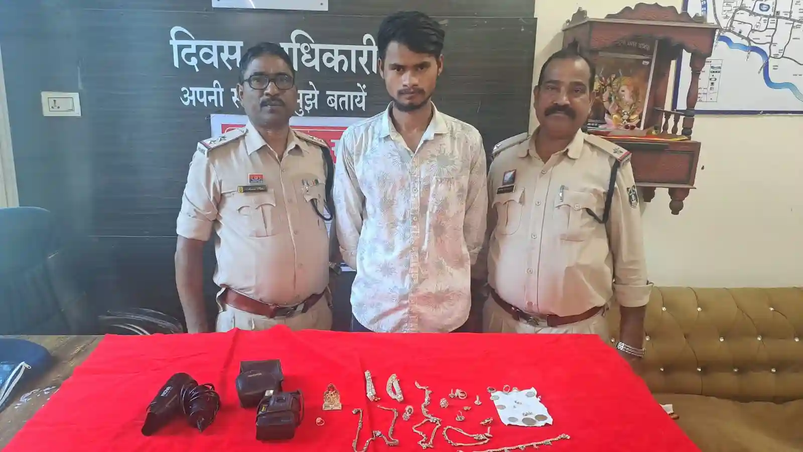 नशे की तलब में तोड़ा बंद मकान का ताला, 70 हजार का माल चोरी, सरकंडा पुलिस ने सोने-चांदी के जेवर, कैमरा, हेयर ड्रायर और नकदी बरामद की