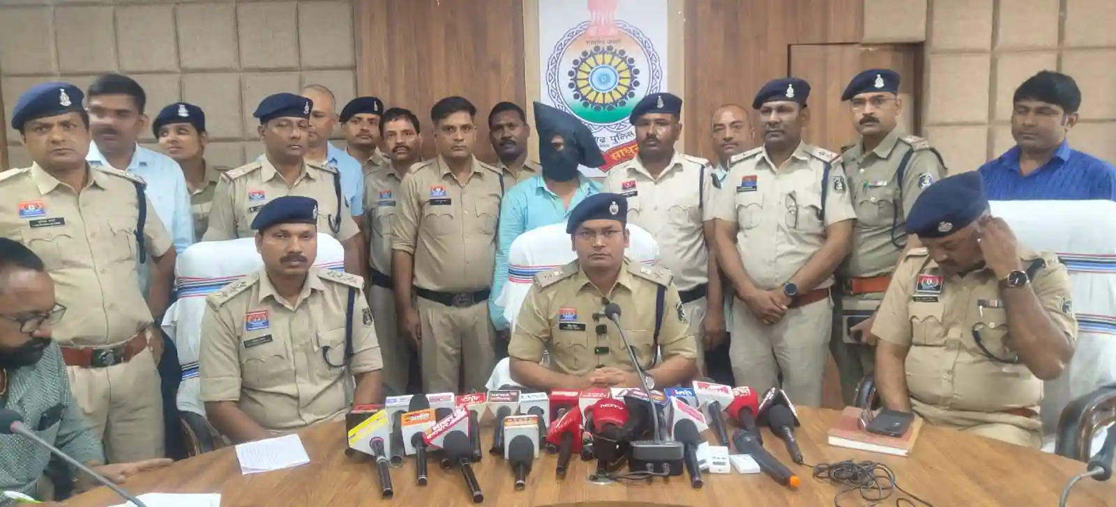 सूरजपुर डबल मर्डर का सनसनीखेज खुलासा: 19 लाख रुपये के लालच में शिक्षिका की हत्या, राज खुलने के डर से बेटे को भी मार डाला