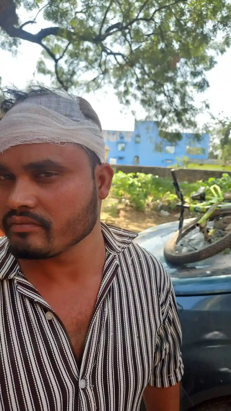 पटाखे फोड़ने पर विवाद, पथराव में मासूम घायल; कार का शीशा तोड़ा