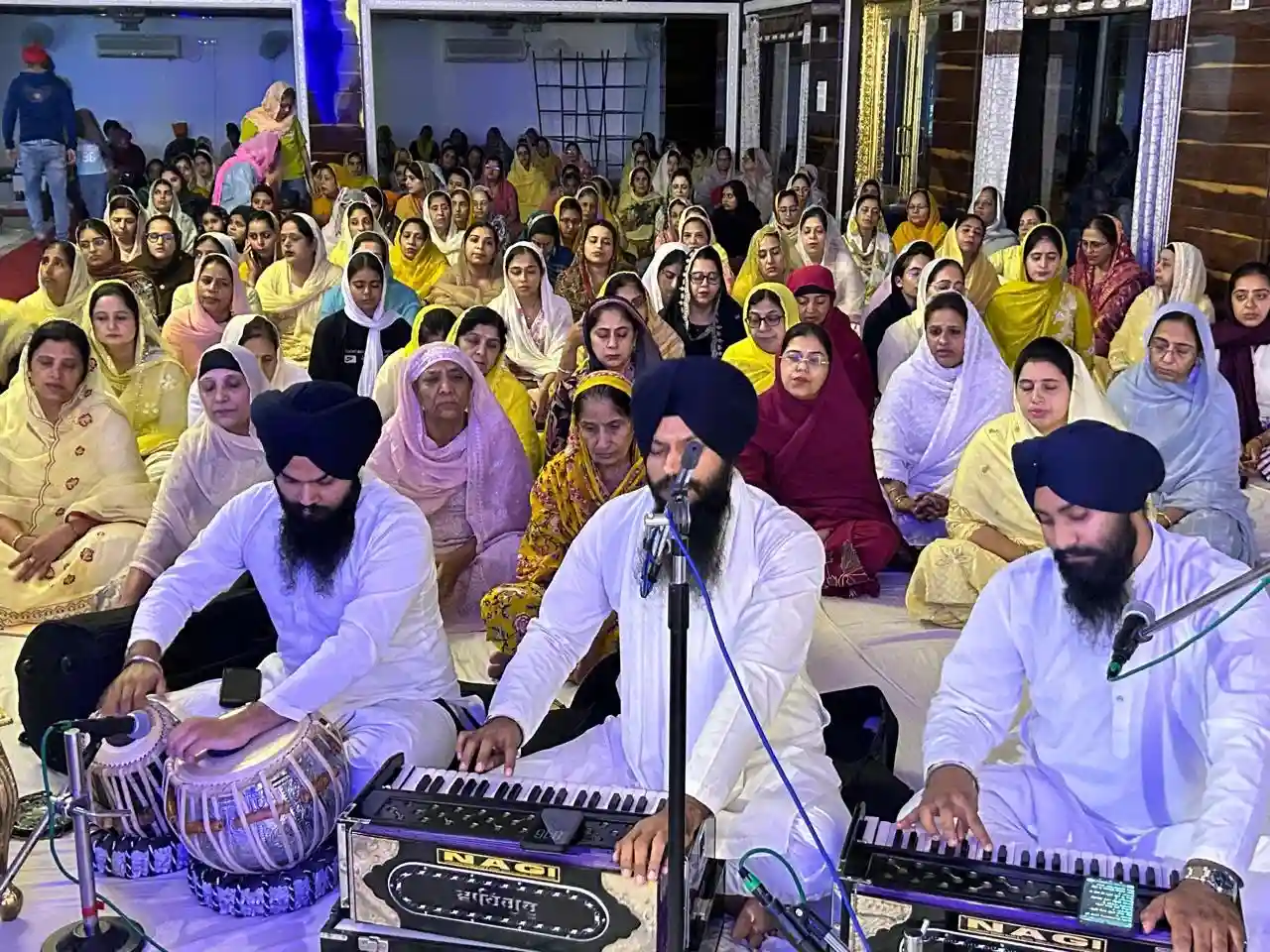 गुरुद्वारा गुरु सिंह सभा में गुरु रामदास जी का प्रकाश पर्व श्रद्धा से मनाया जा रहा