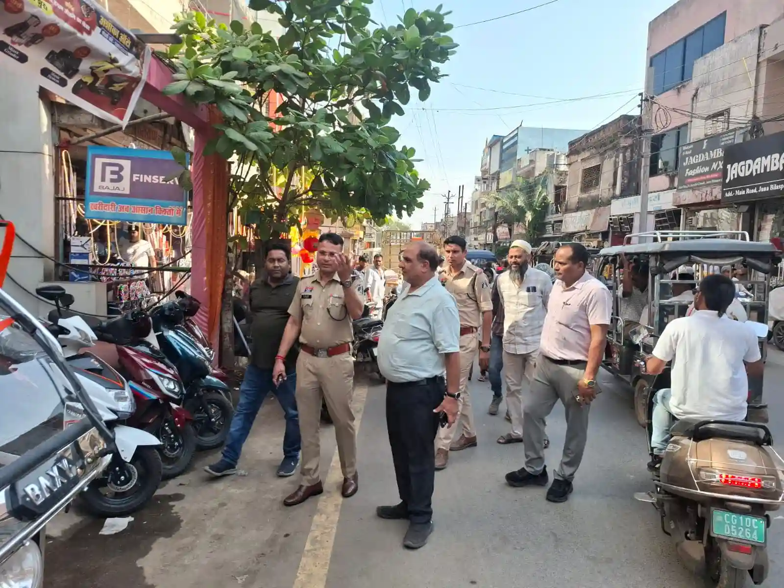 दीपावली पर सड़क तक दुकानें फैलाने और रोड पर टेंट लगाने पर रोक, कोतवाली पुलिस ने व्यापारियों को दी समझाइश