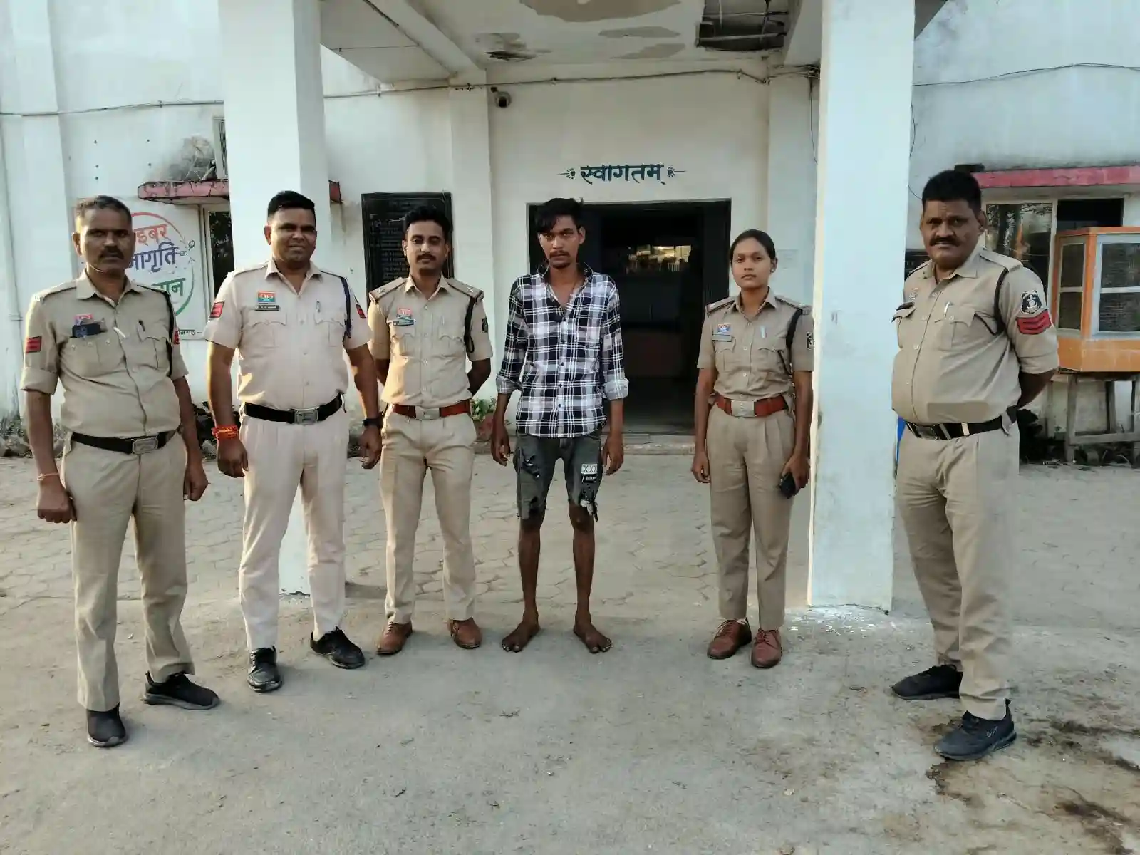 चाकू लेकर लोगों को मारने दौड़ा संजय टंडन, हिर्री पुलिस ने गिरफ्तार कर भेजा जेल