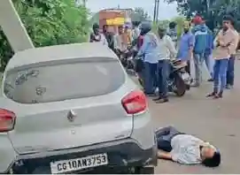 पूरी रात ट्रक लोड कराकर कार से निकला, झपकी आने पर पोल से टकराई; ट्रांसपोर्टर की मौत, रतनपुर के नेवसा में हादसा, पटना से चावल लेने अंबिकापुर आया था ट्रांसपोर्टर; कार का अगला हिस्सा बुरी तरह क्षतिग्रस्त