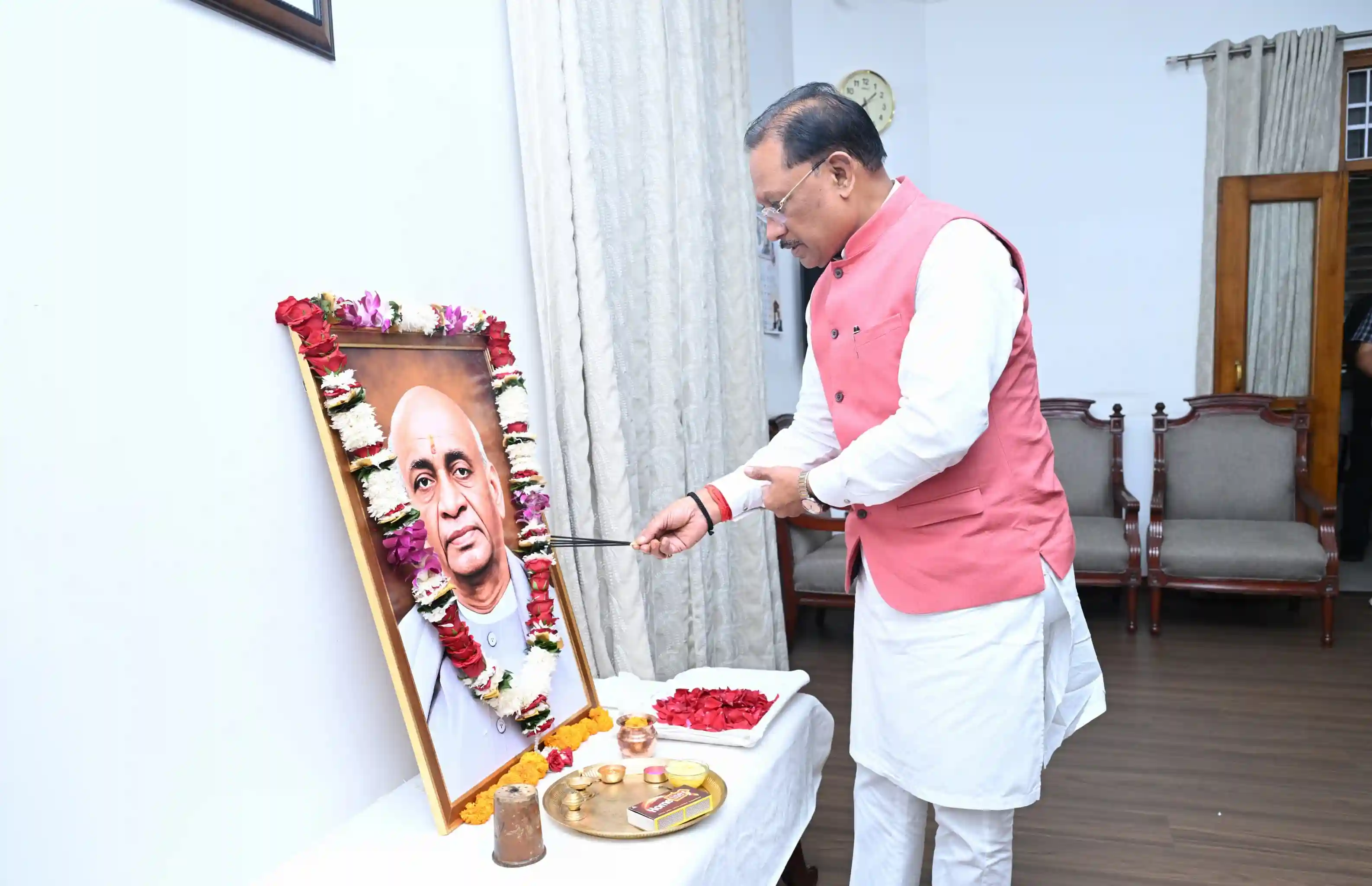 मुख्यमंत्री श्री विष्णु देव साय ने लौह पुरुष सरदार वल्लभभाई पटेल की जयंती पर उन्हें किया नमन