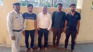 उच्च गुणवत्ता का कोयला रख घटिया दर्जे निम्न गुणवत्ता का कोयला कंपनी में जमा करने वाले ट्रक मालिक , कोल डिपो संचालक, ट्रक ड्राइवर पर कोयला चोरी करने के आरोप में रायपुर के धरसींवा थाने में अमानत में खयानत का मामला दर्ज , पुलिस की तत्परता से ट्रक चालक सहित कोयला खरीददार ट्रक मालिक बिलासपुर से गिरफ्तार