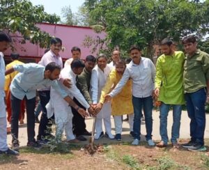 महापौर यादव ने सिरगिट्टी हायरसेकेंडरी स्कूल में अतिरिक्त कक्ष का किया भूमिपूजन,अब बच्चों को सटकर बैठने की समस्या से मिलेगी मुक्ति