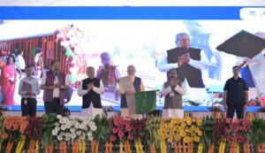 प्रधानमंत्री ने छत्तीसगढ़ के बस्तर जिले के जगदलपुर में लगभग 27,000 करोड़ रुपये की कई विकास परियोजनाओं की आधारशिला रखी और राष्ट्र को समर्पित कींजगदलपुर रेलवे स्टेशन के उन्नयन कार्य की आधारशिला रखीछत्तीसगढ़ में कई रेल और सड़क परियोजनाओं की आधारशिला रखी और राष्ट्र को समर्पित किया*ताड़ोकी-रायपुर डेमू ट्रेन सेवा को झंडी दिखाईअमृत भारत स्टेशन योजना के तहत छत्तीसगढ़ के 30 से अधिक स्टेशनों का उन्नयन किया जा रहा हैछत्तीसगढ़ के लोगों का जीवन आसान बनाने के लिए सरकार हर संभव प्रयास कर रही हैसरकार छत्तीसगढ़ की विकास यात्रा को अपना समर्थन जारी रखेगी और राज्य देश का भाग्य बदलने में अपनी भूमिका निभाएगा
