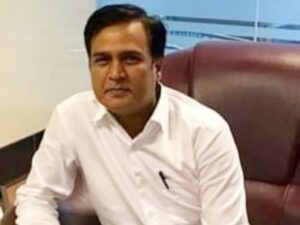पूर्व मंत्री पांच साल के नादान बच्चे की तरह गुमराह किए गए, आज नादानी में बड़ी बड़ी बातें कर रहे, धूल चेहरे पर जमी हैं और उमेश पटेल आईना पोछने में लगे हैं- नलीनिश ठोकने
