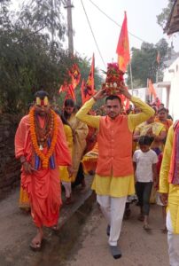ग्राम अमसेना में भी पूजा अर्चना के बाद निकाली गई अक्षत कलश यात्रा, घर-घर जाकर श्री राम मंदिर प्राण प्रतिष्ठा समारोह के लिए दिया गया निमंत्रण